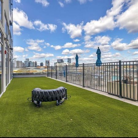 Spacious Castle W Gym Pool Free Parking I Walk To Dowtown N Broadway NashvilleNashville  Kültér fotó
