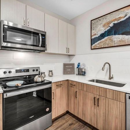 Spacious Castle W Gym Pool Free Parking I Walk To Dowtown N Broadway NashvilleNashville  Kültér fotó