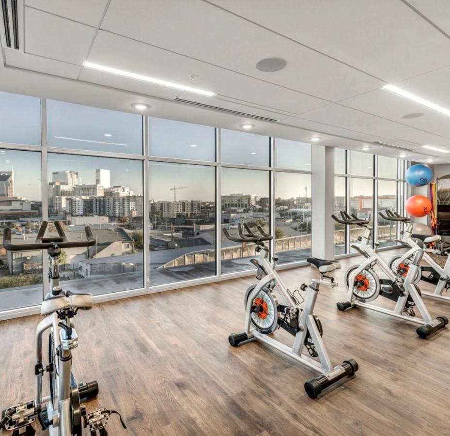 Spacious Castle W Gym Pool Free Parking I Walk To Dowtown N Broadway NashvilleNashville  Kültér fotó