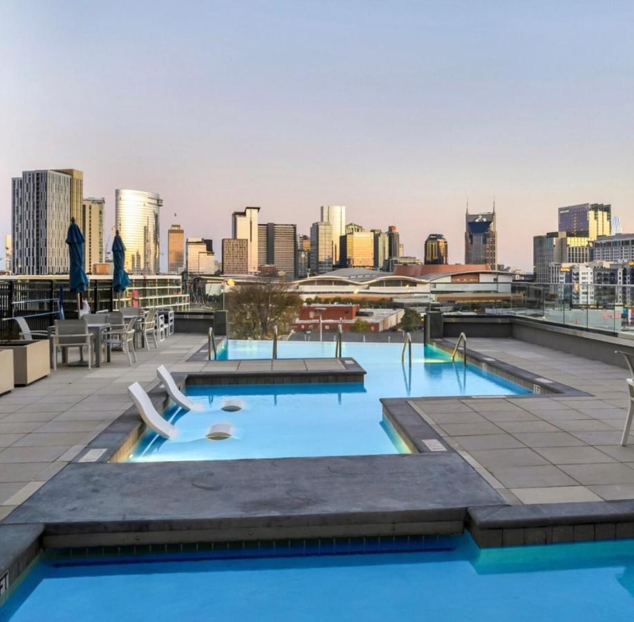 Spacious Castle W Gym Pool Free Parking I Walk To Dowtown N Broadway NashvilleNashville  Kültér fotó